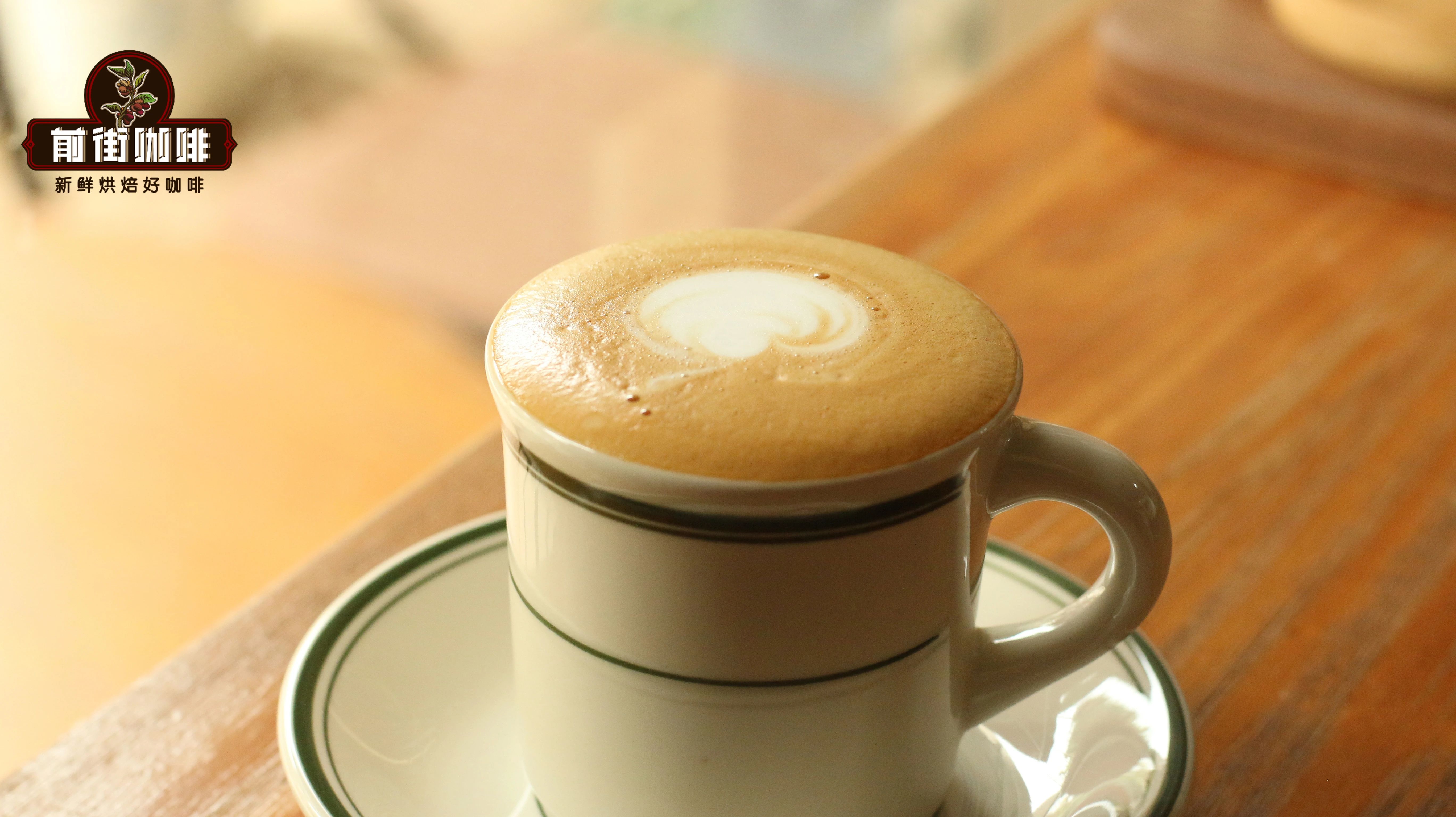 Đánh sữa bọt bao lâu và đến mức độ nào thì phù hợp để vẽ latte art, góc nghiêng của bình đánh sữa, độ dày của lớp bọt sữa để làm latte art cho cà phê latte là bao nhiêu