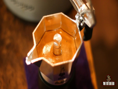 Pha cà phê bằng ấm Moka | Bí quyết để cà phê ấm Moka ngon là gì? Những loại cà phê hạt rang vừa đến đậm, đặc sản, chọn lọc phù hợp dùng với ấm Moka được gợi ý là gì?