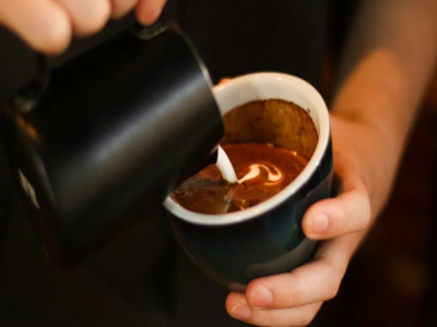 Americano, latte, mocha có phải là cà phê pha chế không? Định nghĩa của cà phê pha chế là gì? Tên gọi chung cho các loại cà phê espresso, loại hạt cà phê chuyên dụng cho máy espresso