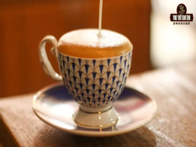 Danh mục cà phê | Vì sao cà phê latte lại phổ biến đến vậy? Nguồn gốc của cà phê latte là gì? Nghệ thuật vẽ hoa trên cà phê ra đời khi nào?