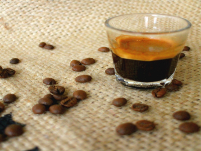 Tác dụng của caffeine｜Uống cà phê đen có những lợi ích gì? Một ngày tối đa uống mấy ly Americano? Americano nóng và Americano đá loại nào tỉnh táo hơn?