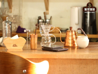 Kiến thức nhập môn cà phê pour over | Người mới bắt đầu học cà phê cần chuẩn bị những dụng cụ pha cà phê pour over nào? Bình cà phê, máy xay hạt, rây bột, phễu lọc cà phê có tác dụng gì?