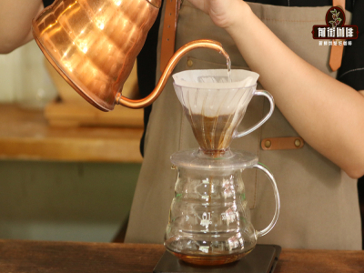 Hướng dẫn kỹ thuật pha chế cà phê | Kỹ thuật rót nước ba giai đoạn của pour-over và nguyên lý chiết xuất là gì? Tại sao nước nóng pha cà phê lại chia thành ba giai đoạn?