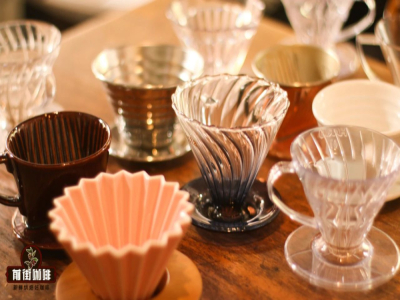 Cách chọn phễu lọc cà phê pour over – Chọn phễu lọc phù hợp rất quan trọng để pha cà phê ngon – Phễu lọc hình nón, V60, phễu lọc đáy phẳng pha loại hạt cà phê nào thì ngon