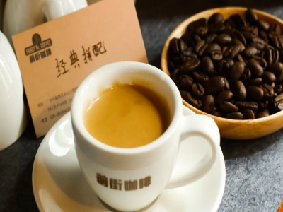 Tại sao cà phê latte lại có vị ngọt? Khám phá hạt cà phê blend espresso của quán cà phê. Tại sao sữa phải đánh bọt và đun nóng đến mấy độ C thì hương vị mới ngon nhất