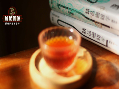 Kỹ thuật rót nước pha cà phê pour-over cho người mới bắt đầu. Làm thế nào để rót nước đều từ trung tâm. Loại hạt cà phê nào phù hợp để luyện tập pour-over. Phễu lọc hình quạt hay phễu lọc hình nón tốt hơn